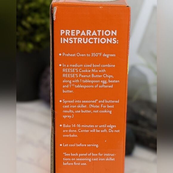 Cast Iron Skillet Reese's Chips Cookie Baking Pan (Cookie Mix Not Included) - Picture 5 of 7